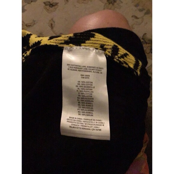 Vintage Goth Sweater,Size XL, Black And Yellow W Eagle Design,100 Cotton NWT - Picture 4 of 4